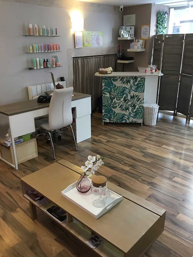 Vente Esthétique / salon de beauté, Relaxation / Massage, Manucure, 55 m2 à Villeneuve les Avignon dans le centre ville (30400)