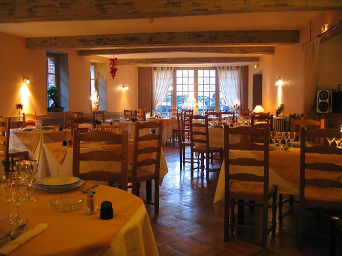 Vente Hôtel restaurant de 9 chambres avec parking et terrasse dans le Gers dans une ville dynamique (32)