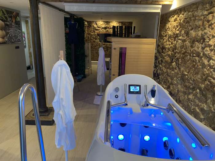Vente Centre de remise en forme avec cabine d'aquabiking et sauna à infrarouge à Lisbonne en centre-ville