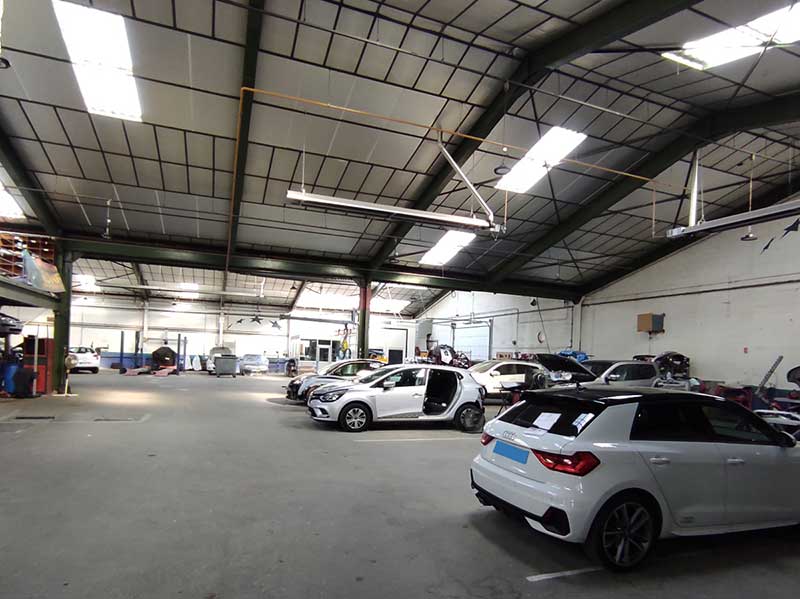 Vente Garage automobile spécialisé en carrosserie à Reims dans une zone d'activité (51100)