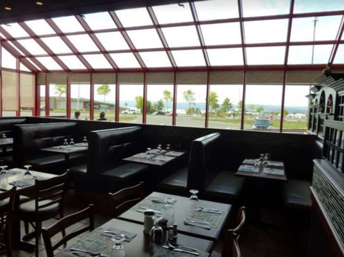 Vente Restaurant en service depuis 2014, spécialisé en mets chinois et canadiens à Sept-Îles