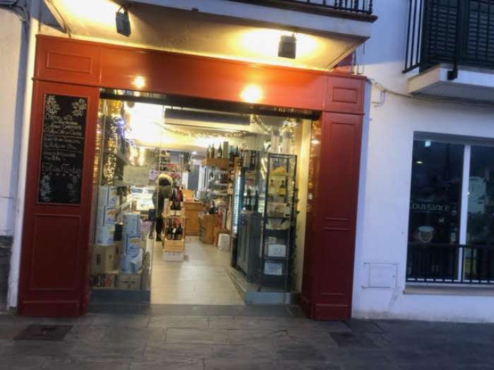 Vente Epicerie fine - cave à vins à Cadaqués en centre ville