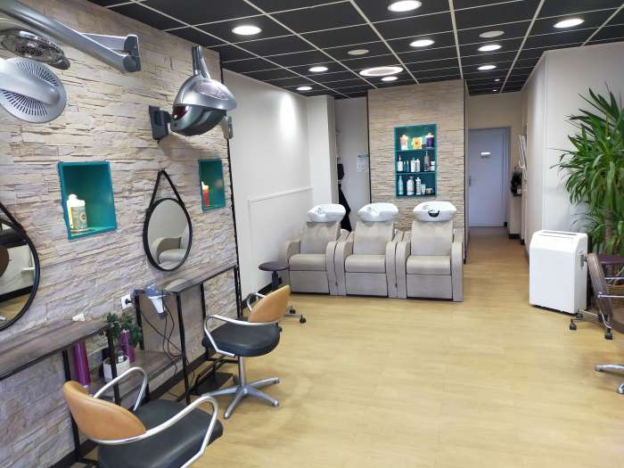 Vente Salon de coiffure mixte à Saint-Hilaire-du-Harcouët dans le centre ville (50600)