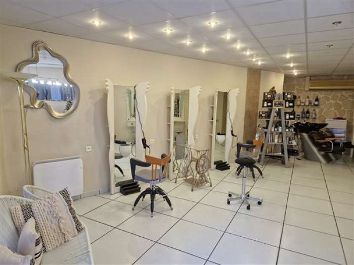 Vente Salon de coiffure à Aubenas (07200), dans le centre ville en France
