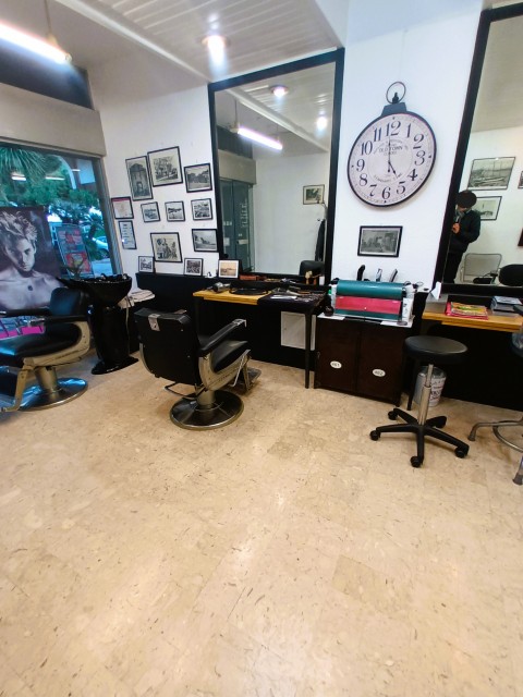 Vente Salon de coiffure, 26 m2 à Antibes (06600), dans une galerie commerciale