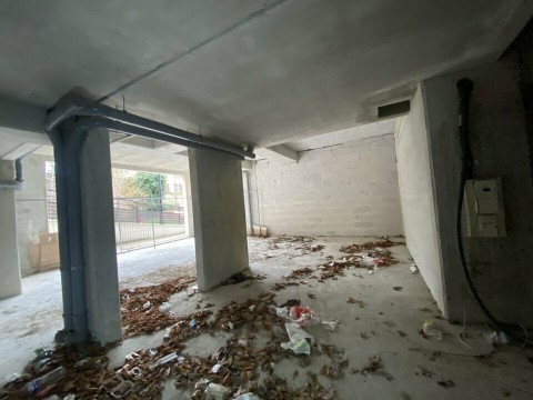 Vente Local d'activité / Entrepôt, 191 m2 à Saint-Germain-lès-Corbeil (91250) en France