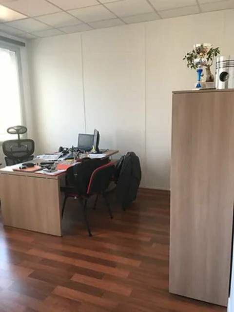 Vente Bureaux / Locaux professionnels, 1110 pi2 à Saint-Ouen (93400) en France