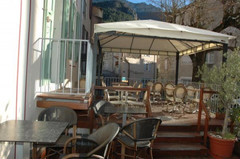 Vente Hôtel restaurant d'environ 8 chambres avec terrasse dans la Drôme (26)