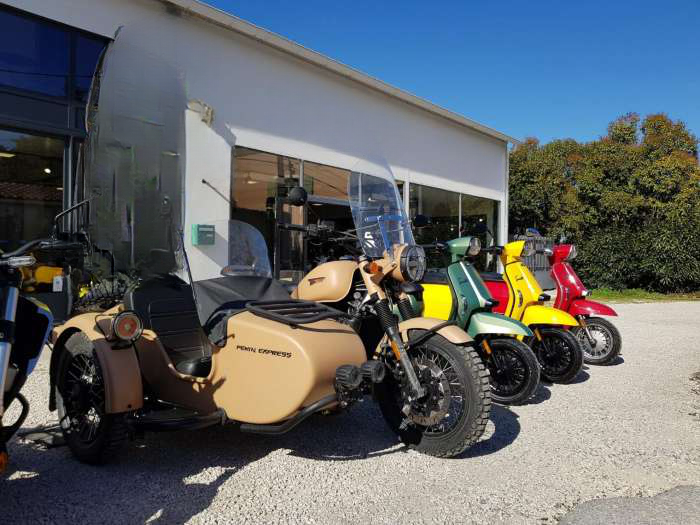 Vente Concession de motos - scooters dans le centre ville de Pernes-les-Fontaines (84210) en France