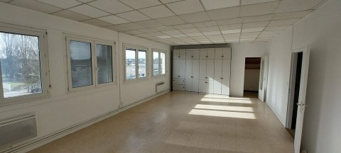 Vente Bureaux / Locaux professionnels, 111 m2 à Nogent-sur-Oise (60180)