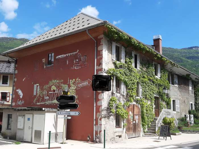 Vente Restauration de village, pour touristes, écoliers et personnes âgées à Chézery-Forens chezery-forens (01200) en France