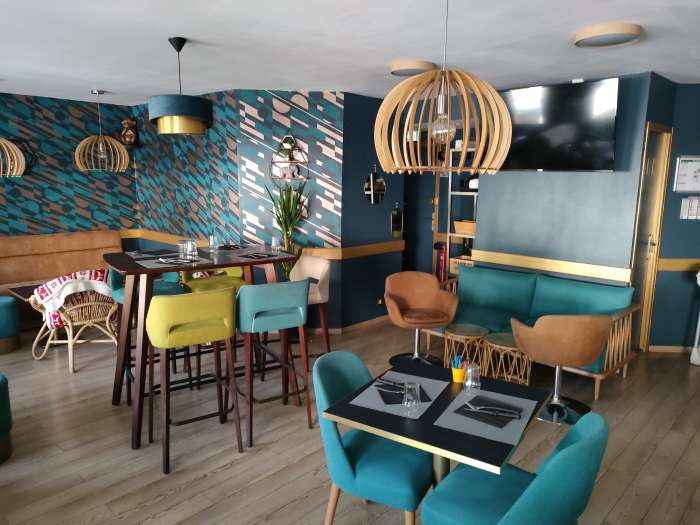 Vente Bar - brasserie avec grande terrasse à Mayenne (53100), en plein centre ville en France