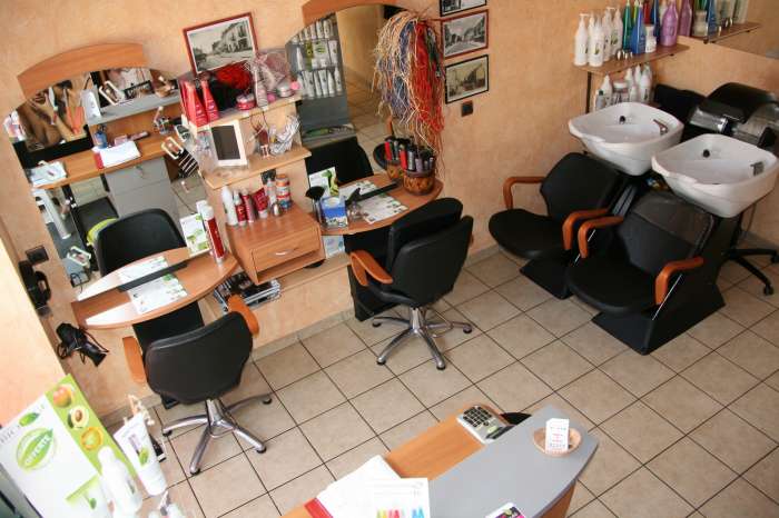 Vente Salon de coiffure de 38 m2 dans une rue commerçante, proche de Chalon-sur-Saône (71100) en France