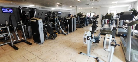 Vente Club de fitness, Centre de remise en forme, 4740 pi2 à Le Cannet (06110), dans une avenue fréquentée en France