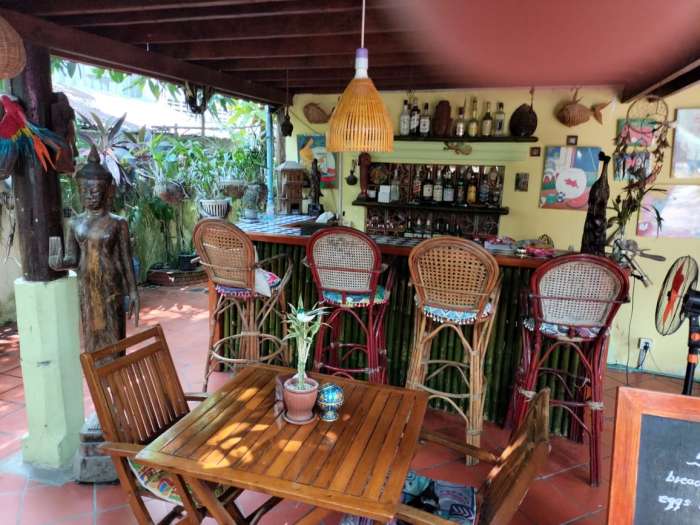 Vente Restaurant français proche du centre touristique à Takeo au Cambodge