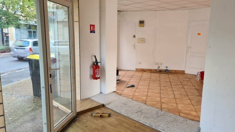 Vente Local commercial , 35 m2 à Montluçon (03100), sur un axe passant