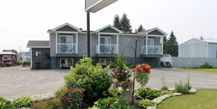 Vente Motel de 6 chambres avec parking au cœur d'un centre-ville dans un lieu calme au Nord-du-Quebec au Canada