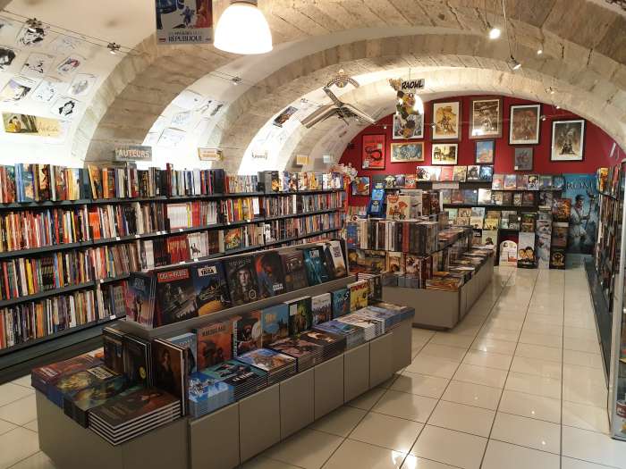 Vente Librairie spécialisée bandes dessinées, dans le centre ville de Besançon (25000)