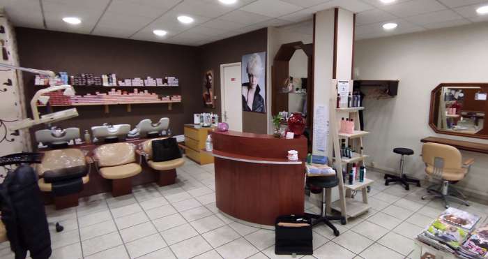 Vente Salon de coiffure mixte à Reims (51100), dans petit centre commercial de quartier