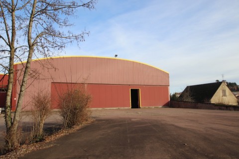 Vente Local industriel de 1000 m2 dans une zone fréquentée à La Clayette (71800)