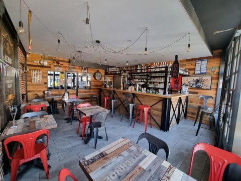 Vente Bar, Hôtel restaurant de 8 chambres avec terrasse près de Montargis (45200) en France