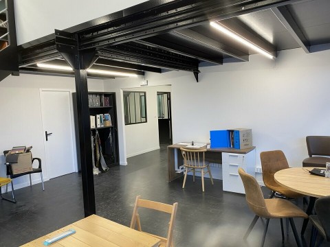 Vente Bureaux / Locaux professionnels, 327 m2 à Mont-de-Marsan au cœur d'une zone industrielle (40000) en France