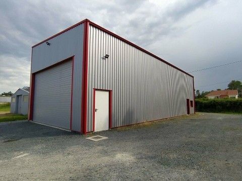 Vente Local d'activité / Entrepôt, 140 m2 sur un axe passant à Huriel (03380) en France
