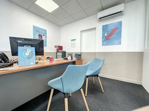 Vente Bureaux / Locaux professionnels, 61 m2 à Montluçon (03100) en France