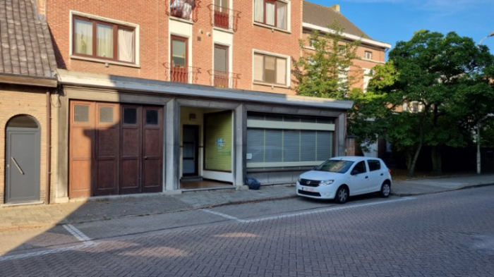 Vente Bâtiment multifonctionnel de 437 m2 ancien magasin de meubles dans le centre de Niel prés de Boom (2850) en Belgique