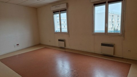 Vente Bureaux / Locaux professionnels, 140 m2 à Dammarie-les-Lys (77190)