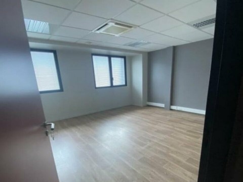 Vente Bureaux / Locaux professionnels, 4190 pi2 à Le Havre (76600) en France