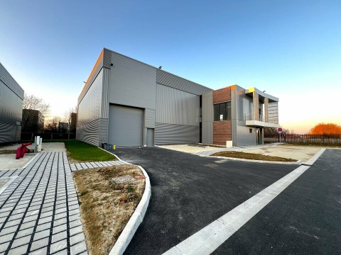Vente Local d'activité / Entrepôt, 890 m2 proche des commodités, à Chanteloup-en-Brie (77600)