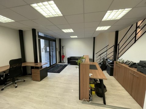 Vente Bureaux / Locaux professionnels, 180 m2 à Bordeaux (33300)