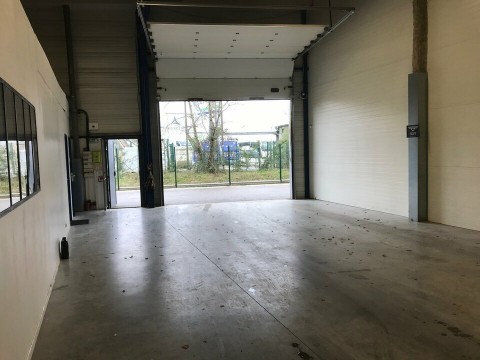 Vente Local d'activité / Entrepôt, 232 m2 à Villenave-d'Ornon (33140) en France