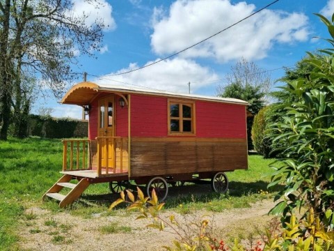 Vente Parc d'hébergements touristiques avec restaurant, dans les dépendances d’un ancien château, dans la Creuse (23)