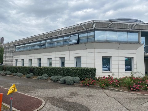 Vente Bureaux / Locaux professionnels, 175 m2 à Bron (69500) en France
