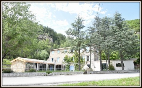Vente Restaurant avec un hôtel à rénover à Castellane (04120) en France