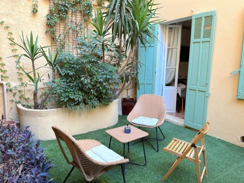 Vente Hôtel bureau d'environ 25 chambres à Toulon (83000) en France