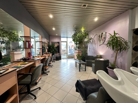 Vente Local commercial idéal pour Salon de coiffure, 31 m2 au cœur de Clermont-Ferrand (63) en France