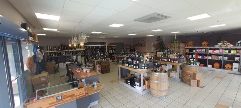 Vente Cave à vin, vente d'alcools spiritueux et épicerie fine sur un axe passant, à Montauban (82000)