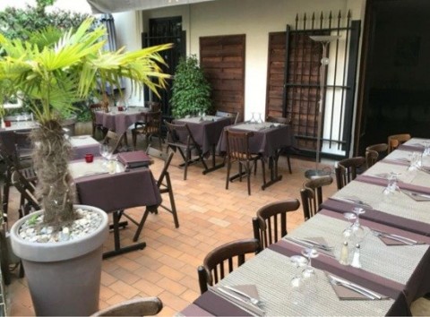 Vente Restaurant 32 couverts avec terrasse au calme, à Paris (75019) en France