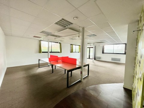 Vente Bureaux / Locaux professionnels, 175 m2 dans une zone dynamique, à Plérin (22190)