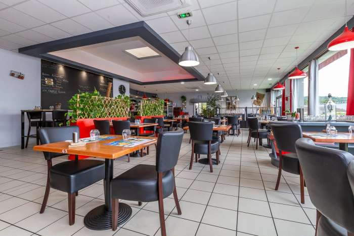 Vente Restaurant - brasserie dans une zone d'activité commerciale, proche de Morestel (38510)
