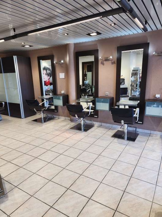 Vente Salon de coiffure mixte de 48 m2 dans un village dynamique de 3400 habitants, à Évian-les-Bains (74500)