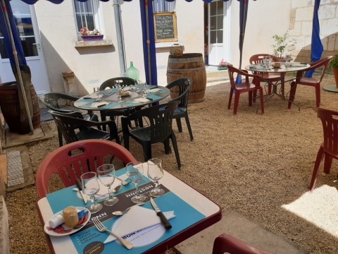 Vente Bar, Café, Restaurant licence IV 20 couverts avec terrasse dans un village de campagne, proche de Baugé (49150)