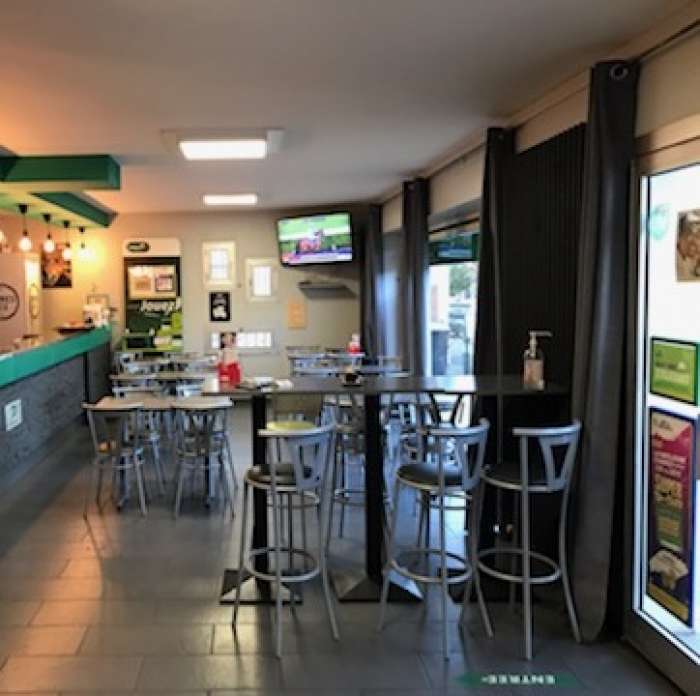Vente Bar, FDJ, PMU avec terrasse dans le centre ville, proche de Laval (53000) en France