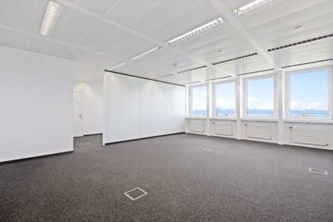Vente Bureaux aménagés de 400/ 800 m2 à Renens VD en Suisse