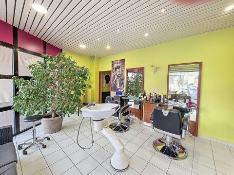 Vente Local commercial actuellement Salon de coiffure, 100 m2 à Montluçon (03100) en France