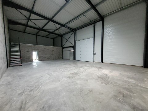 Vente Local d'activité / Entrepôt, 250 m2 à Saint-Étienne-de-Saint-Geoirs (38590)