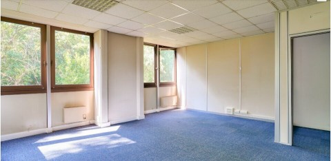 Vente Bureaux / Locaux professionnels, 98 m2 à Croissy-Beaubourg (77183) en France